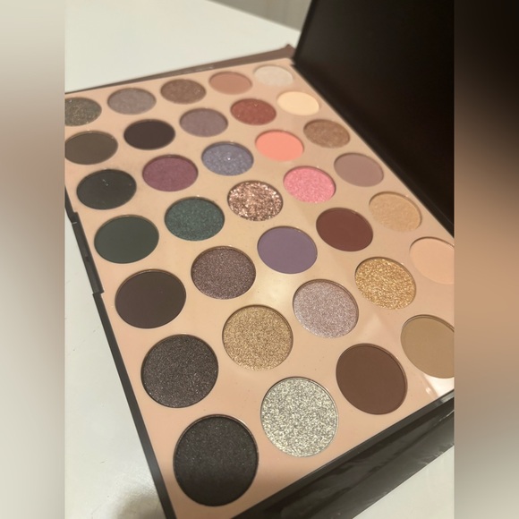 Morphe eyeshadow pallet - Picture 2 of 3